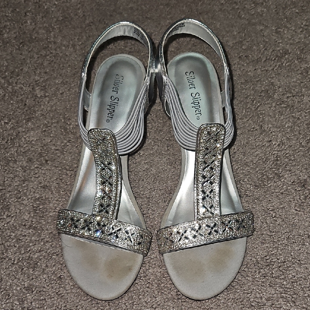 Glamorous Silver T-Strap Sandals with Rhinestones